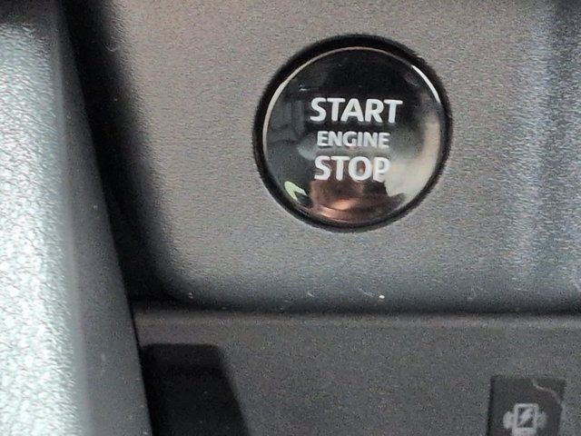 Used 2025 Nissan Rogue SL FWD image 29