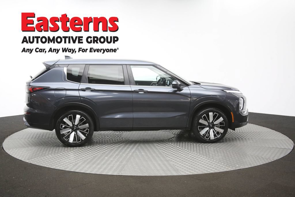 Used 2025 Mitsubishi Outlander SE AWD/4WD image 47