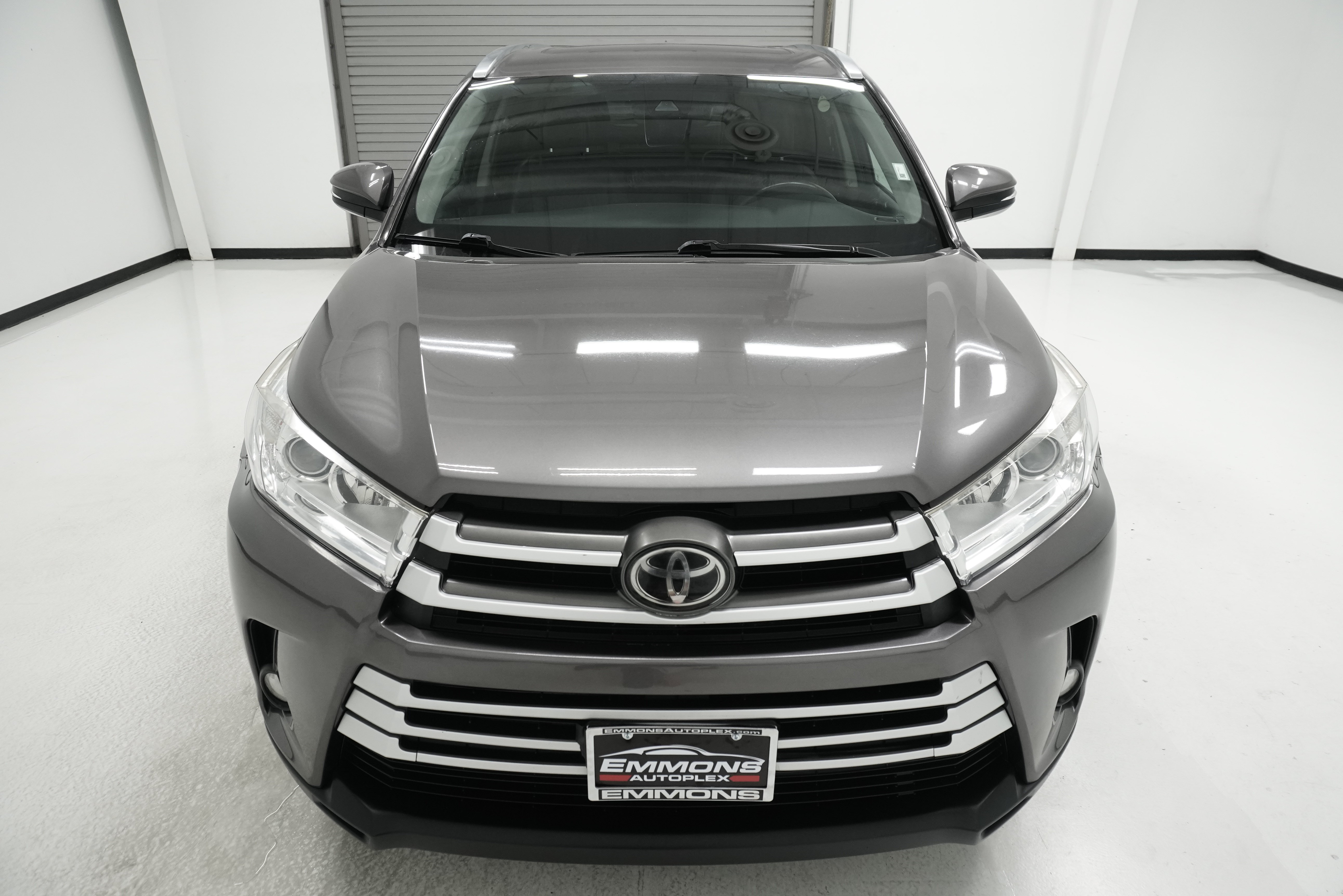 Used 2017 Toyota Highlander XLE AWD/4WD image 2