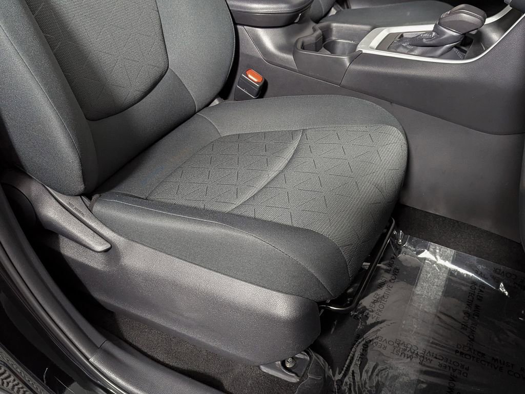 Used 2021 Toyota RAV4 XLE image 23