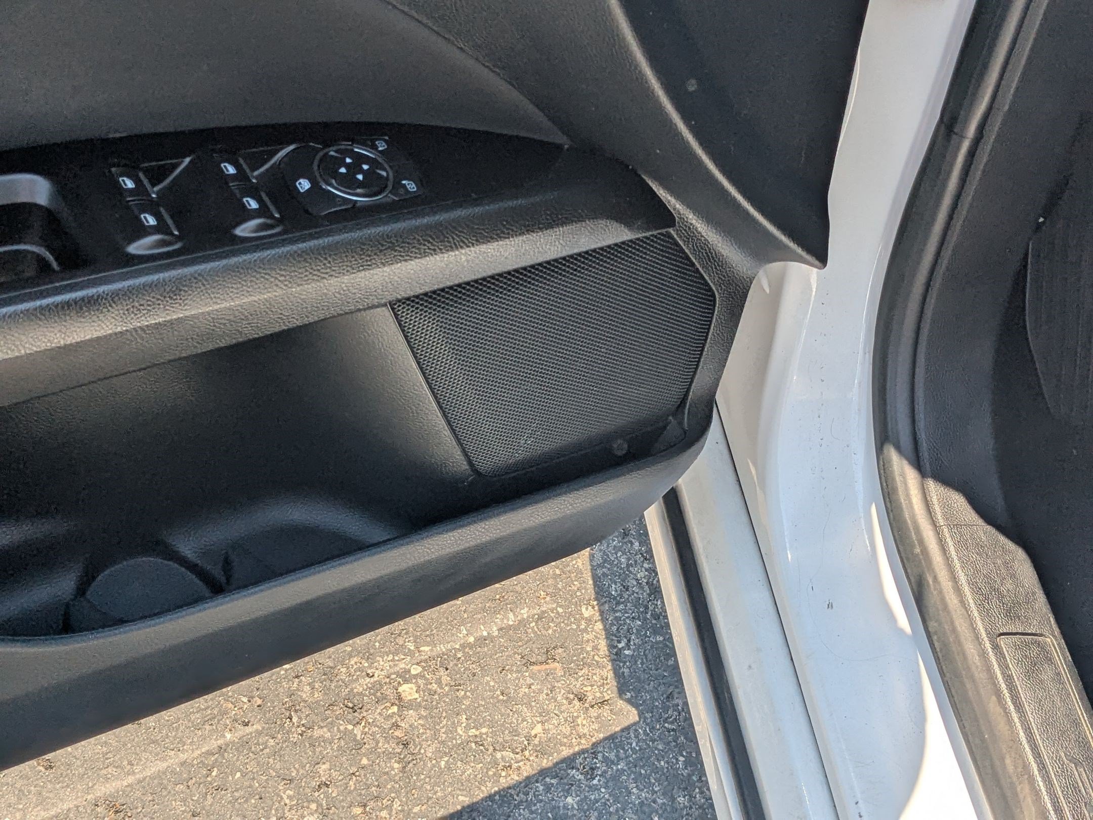 Used 2017 Ford Fusion SE w/ Fusion SE Technology Package FWD image 12