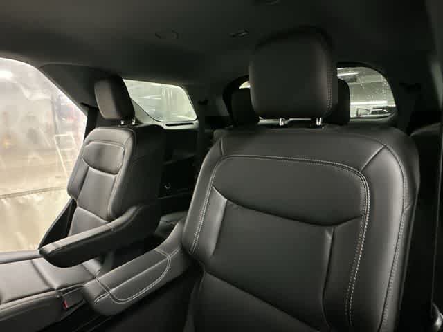 Used 2024 Ford Explorer XLT w/ Equipment Group 202A AWD/4WD image 16