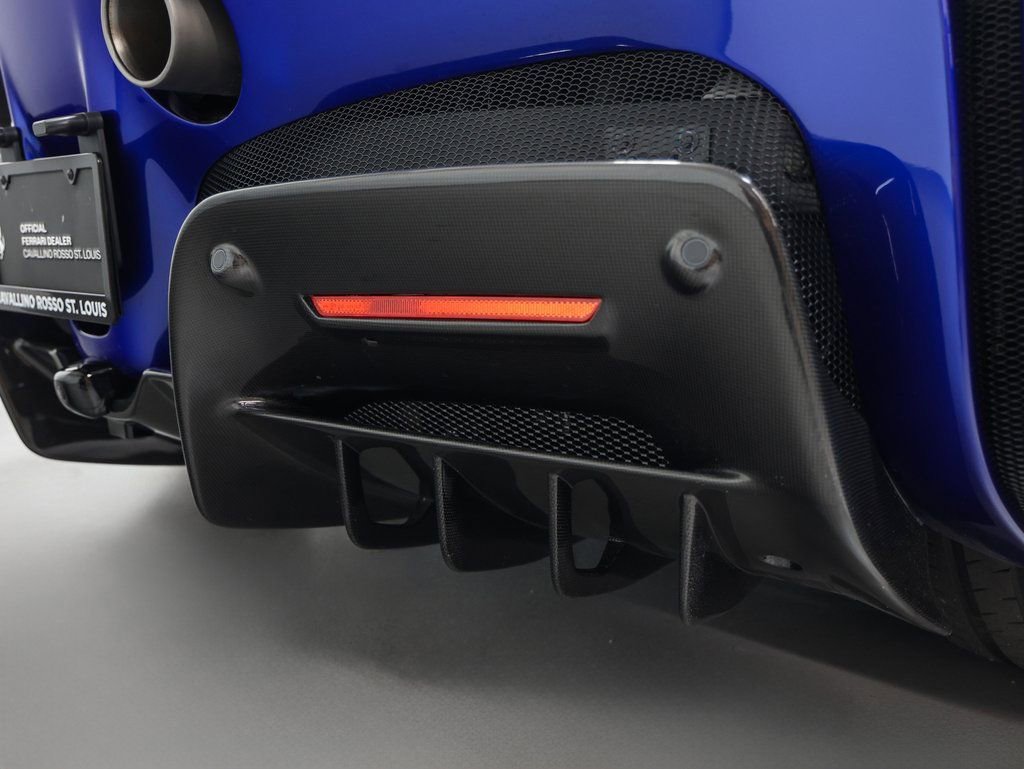 Used 2023 Ferrari SF90 Spider image 43