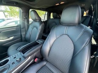 Used 2025 Toyota Highlander XSE image 10