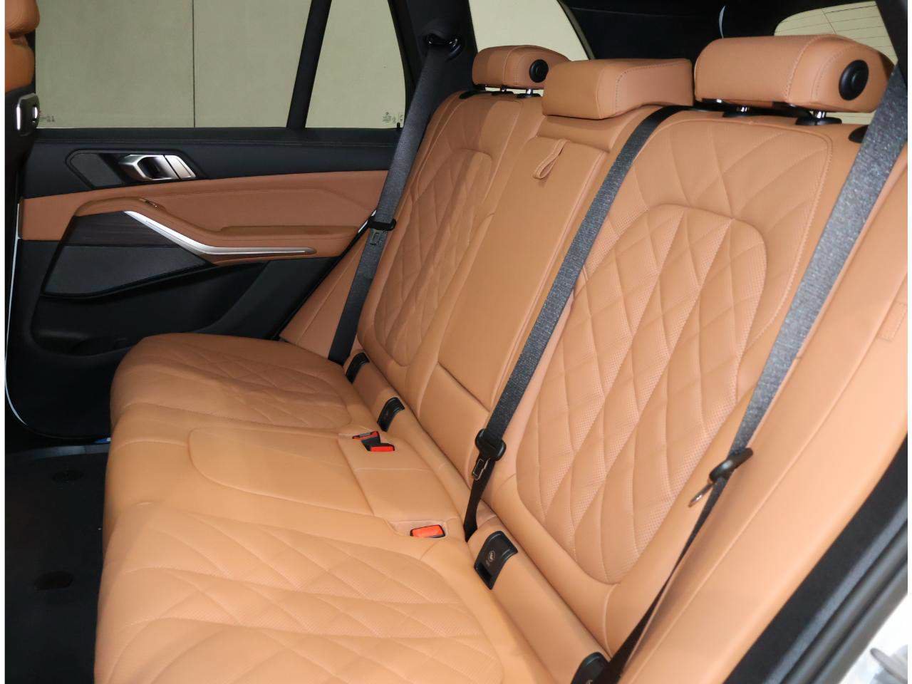 Used 2026 BMW X5 xDrive50e w/ Premium Package AWD/4WD image 17