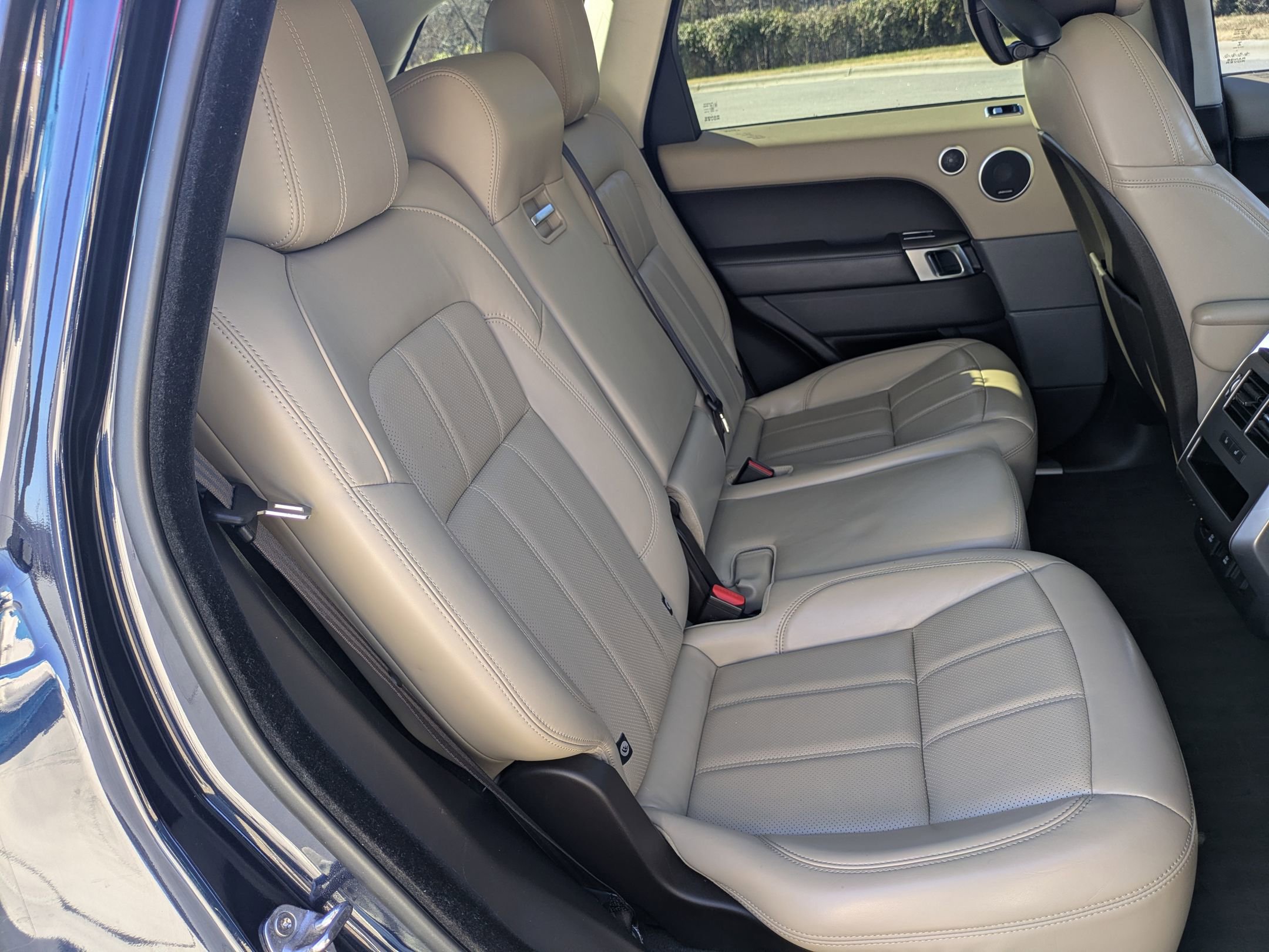 Used 2020 Land Rover Range Rover Sport HSE image 28