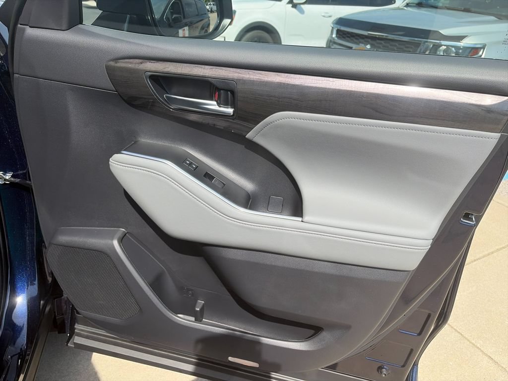 New 2026 Toyota Highlander Limited AWD/4WD image 20