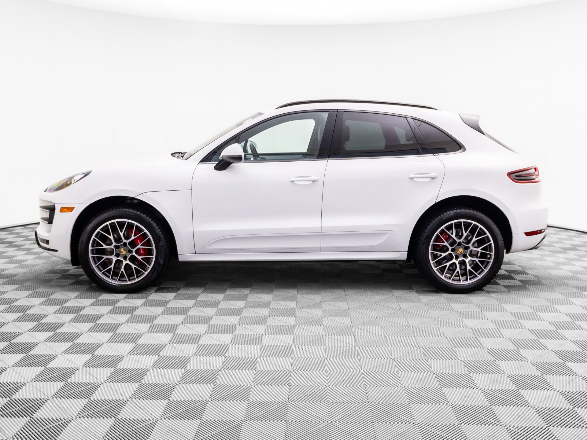 Used 2015 Porsche Macan Turbo AWD/4WD image 2