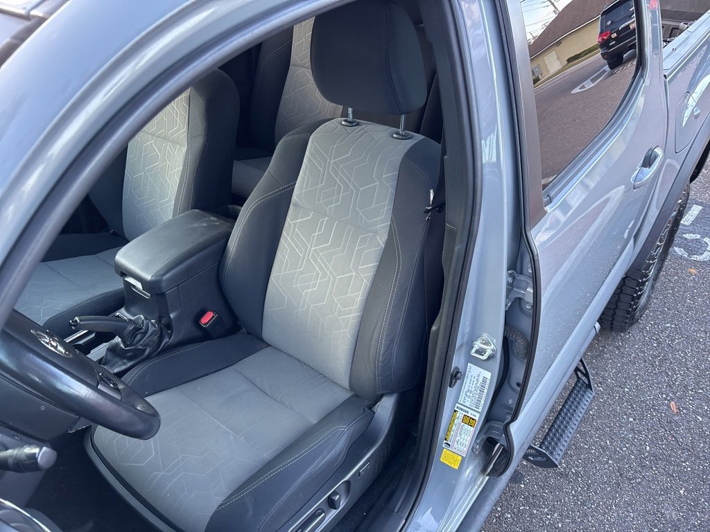 Used 2021 Toyota Tacoma TRD Off-Road w/ Technology Package image 4