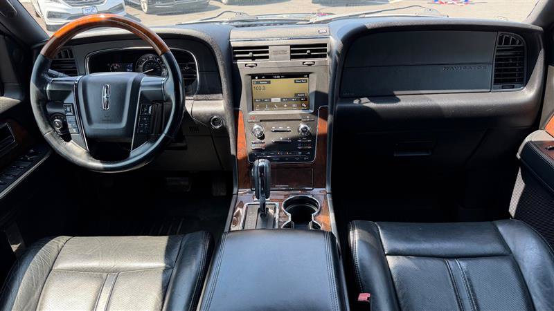 Used 2016 Lincoln Navigator L Select AWD/4WD image 15