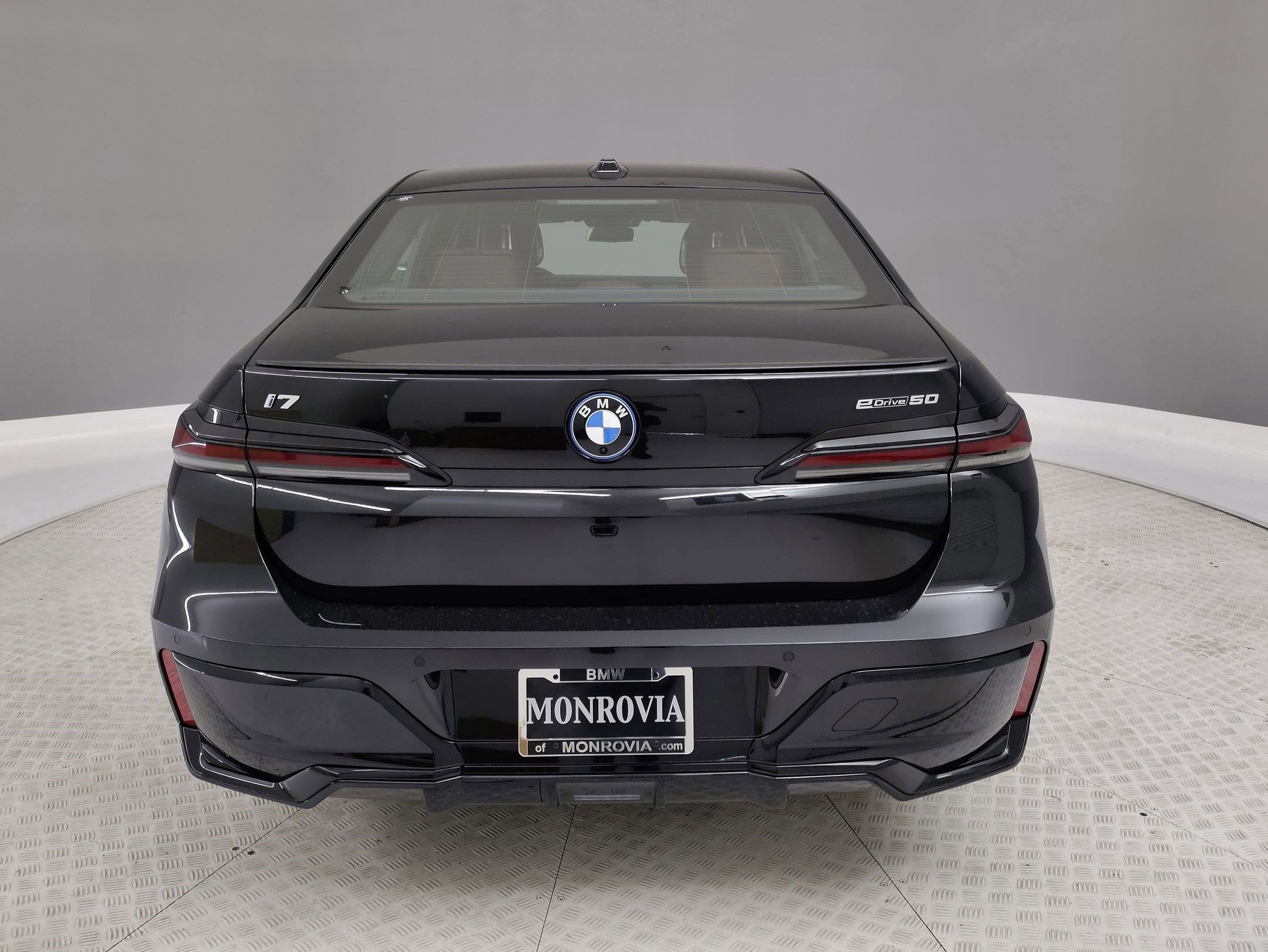 Used 2025 BMW i7 eDrive50 w/ M Sport Package RWD image 7