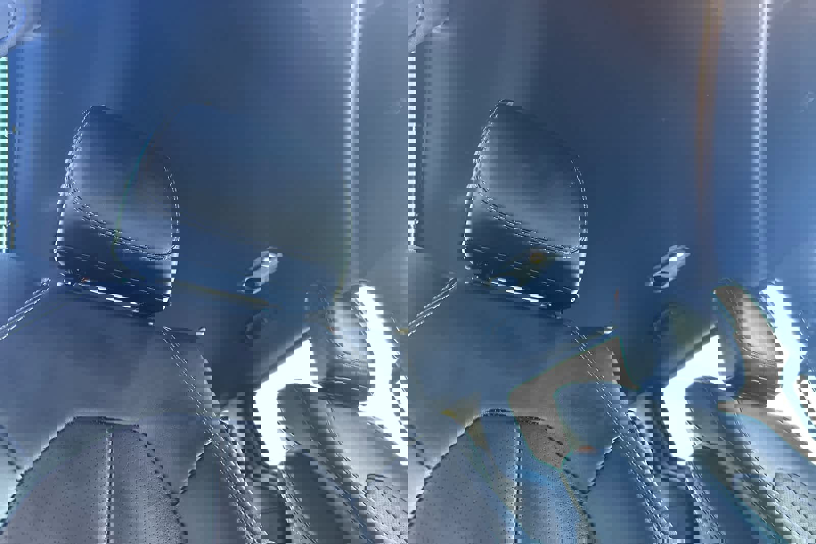 Used 2025 Chrysler Pacifica Select w/ Uconnect Theater Family Group image 19