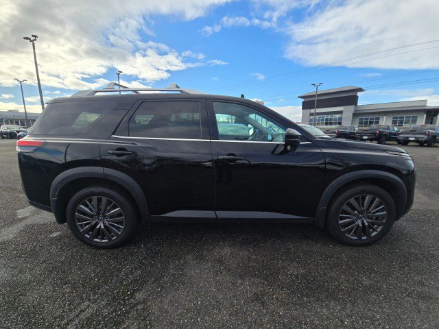 Used 2024 Nissan Pathfinder SL w/ SL Premium Package image 2