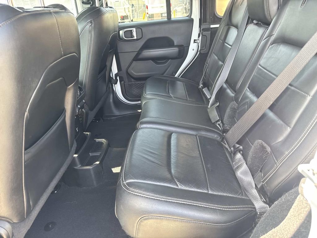 Used 2018 Jeep Wrangler Unlimited Sahara image 24
