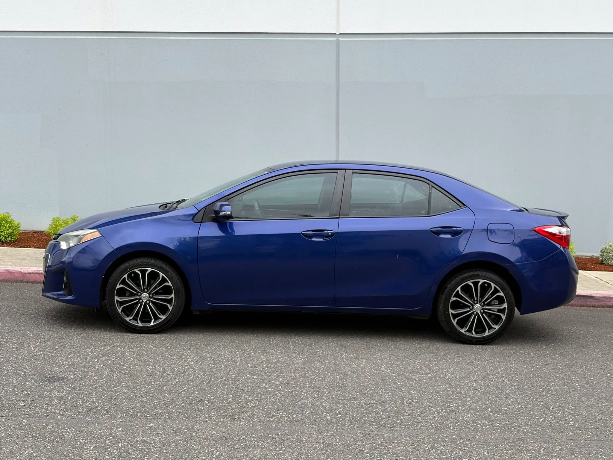 Used 2014 Toyota Corolla L FWD image 3