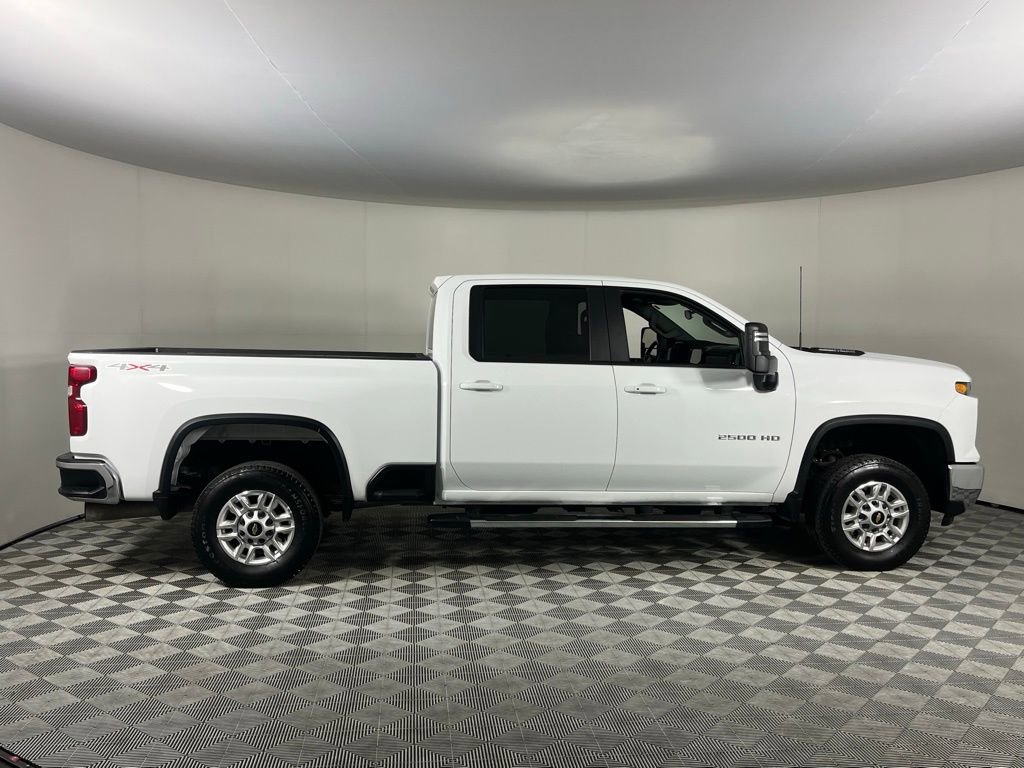 Used 2025 Chevrolet Silverado 2500 LT w/ Convenience Package AWD/4WD image 4
