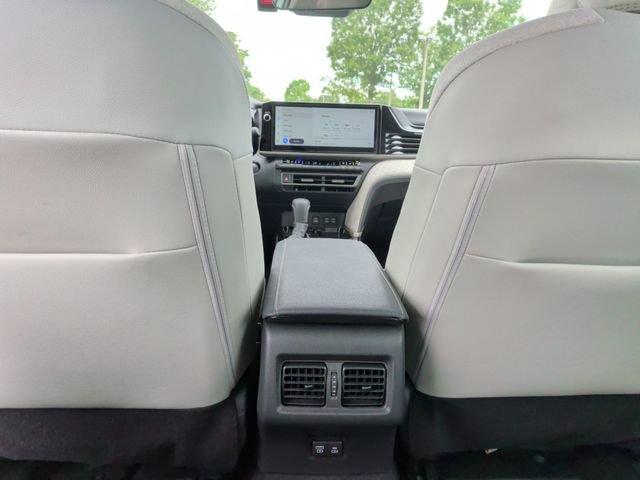 Used 2025 Toyota Camry XLE FWD image 33