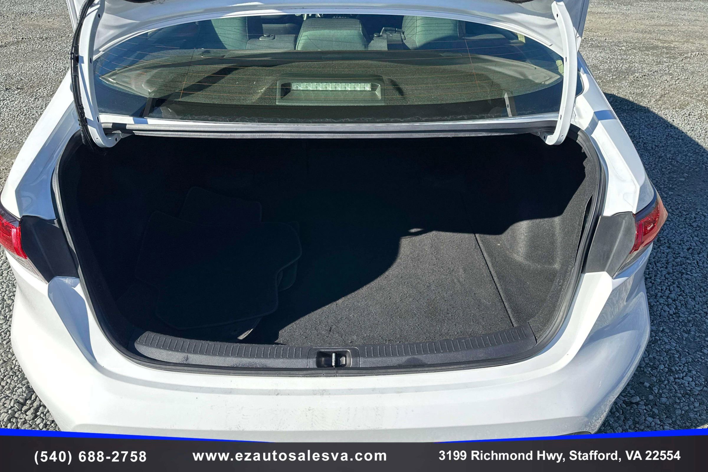 Used 2022 Toyota Corolla LE image 11