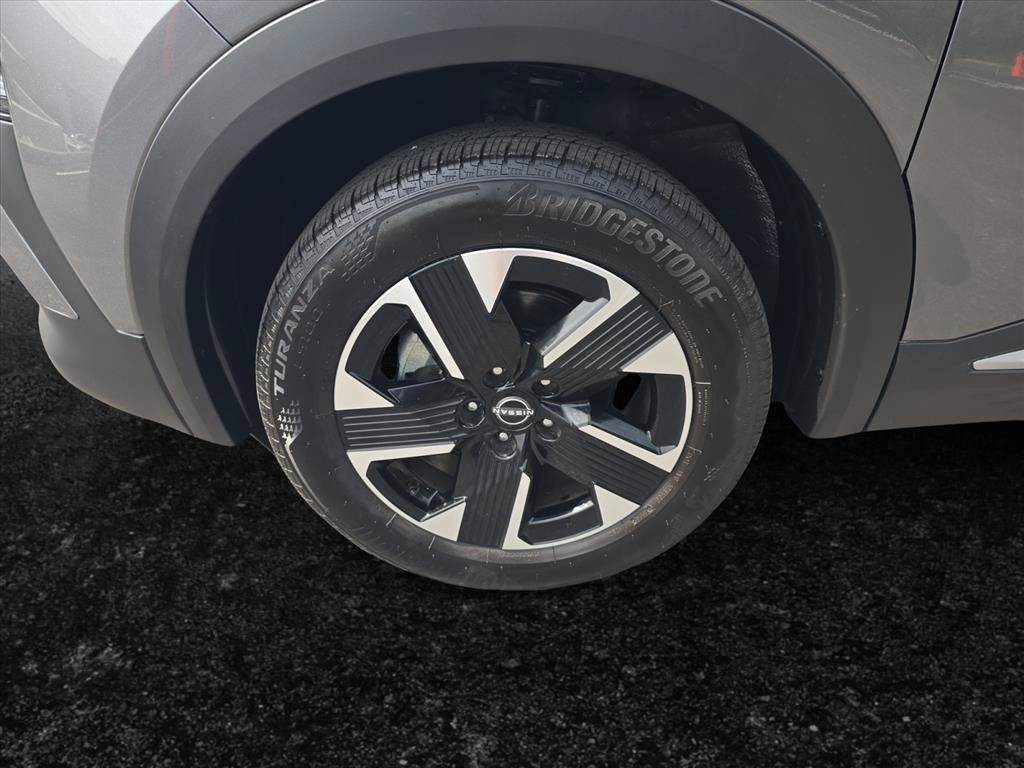 Used 2025 Nissan Kicks SV AWD/4WD image 9