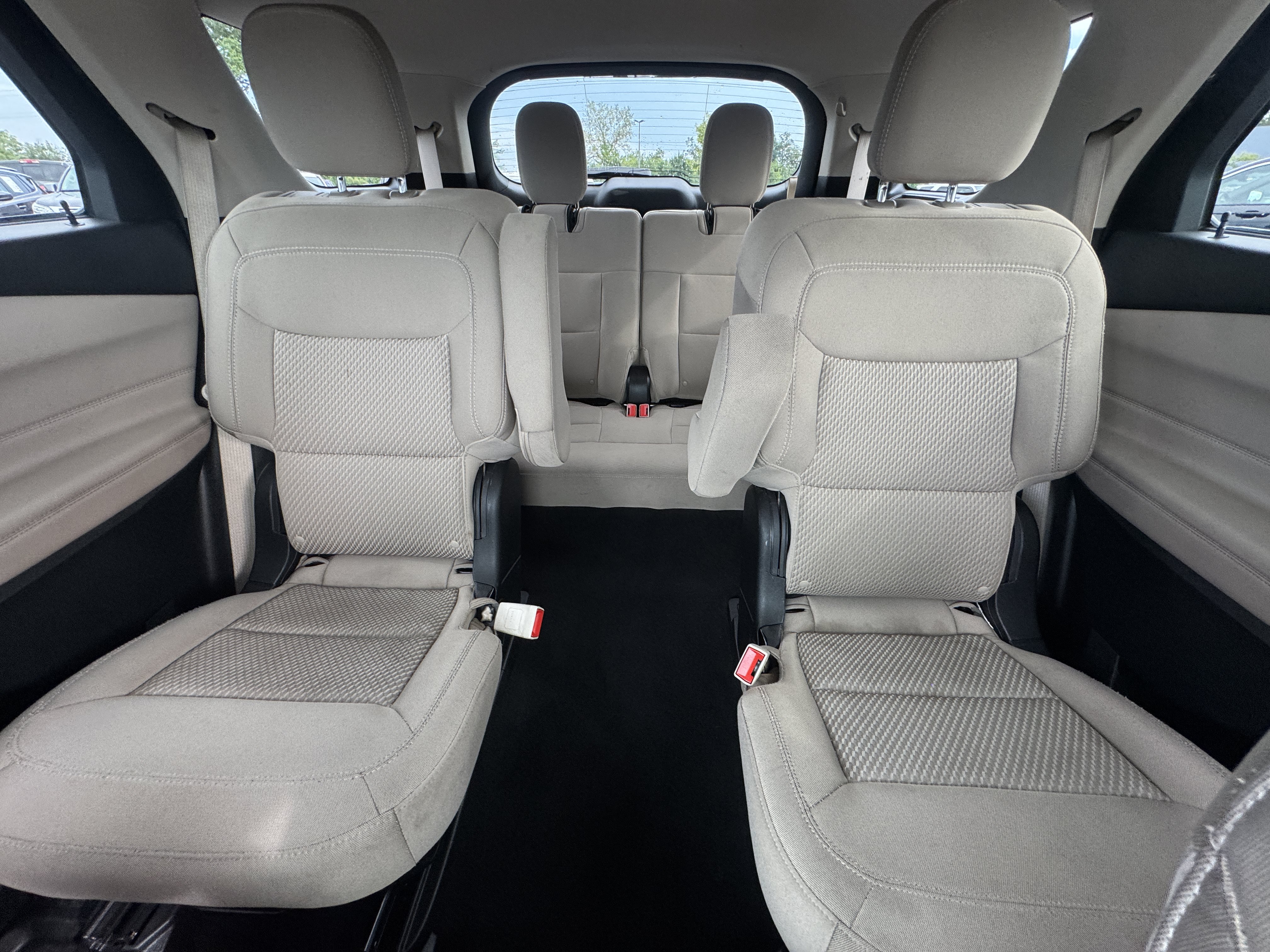 Used 2023 Ford Explorer XLT AWD/4WD image 30