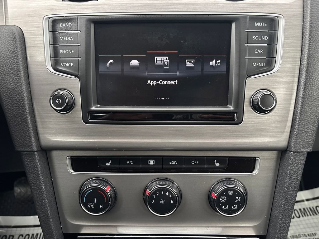 Used 2016 Volkswagen Golf SE image 26