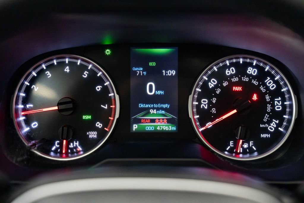 Used 2022 Toyota RAV4 XLE Premium AWD/4WD image 17