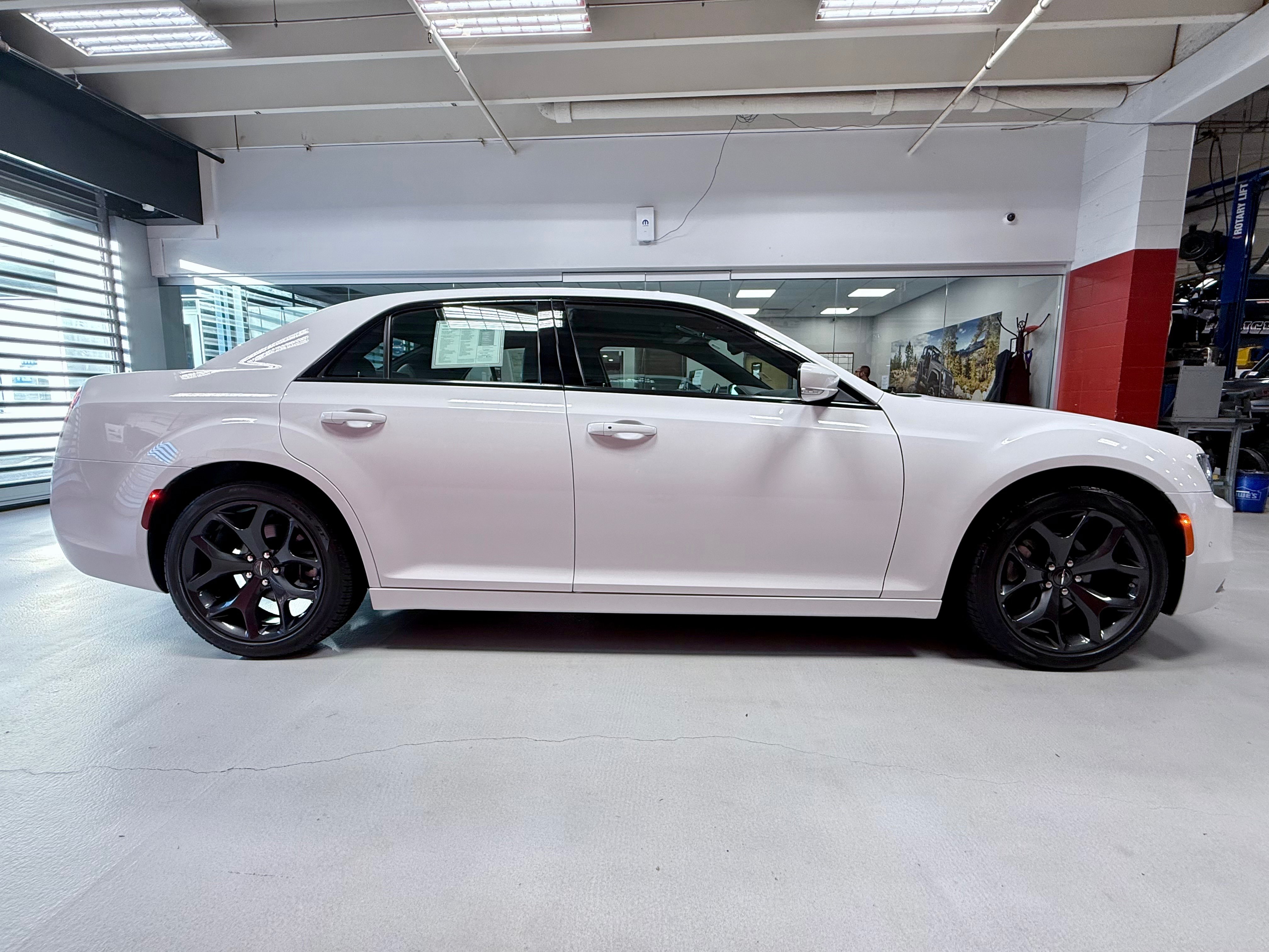 Certified 2022 Chrysler 300 S w/ Comfort Group RWD image 9