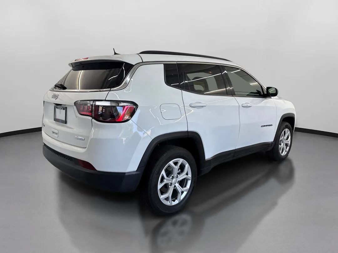 Used 2024 Jeep Compass Latitude AWD/4WD image 10