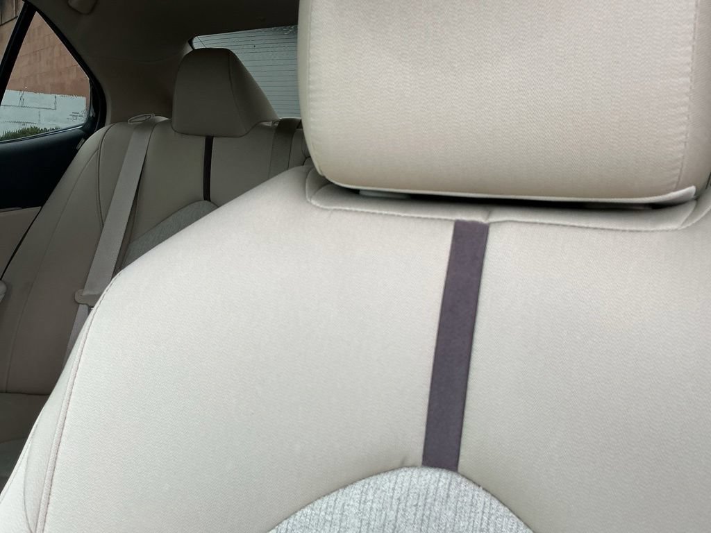 Used 2018 Toyota Camry LE FWD image 14