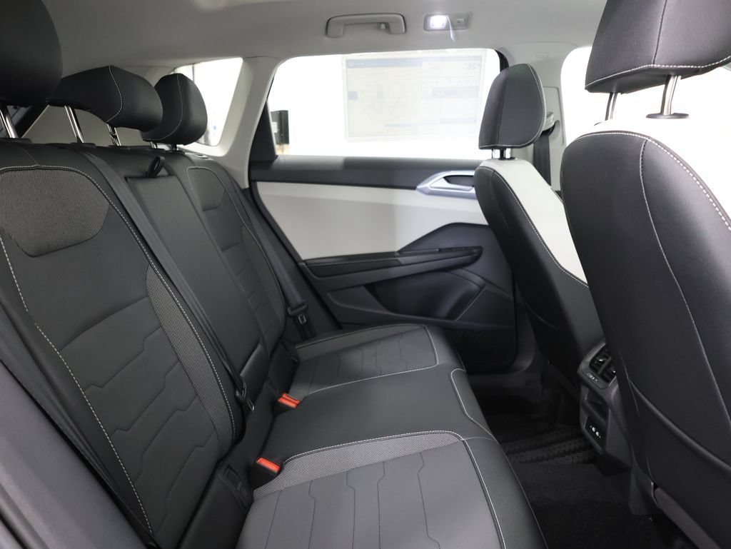 New 2026 Volkswagen Taos SE AWD/4WD image 24