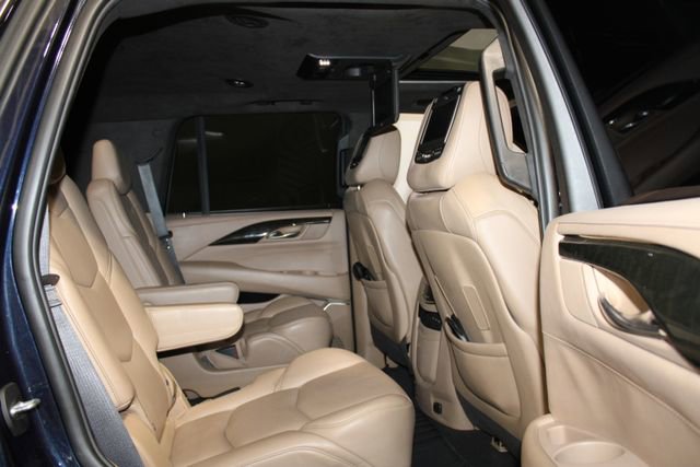 Used 2019 Cadillac Escalade Platinum AWD/4WD image 16