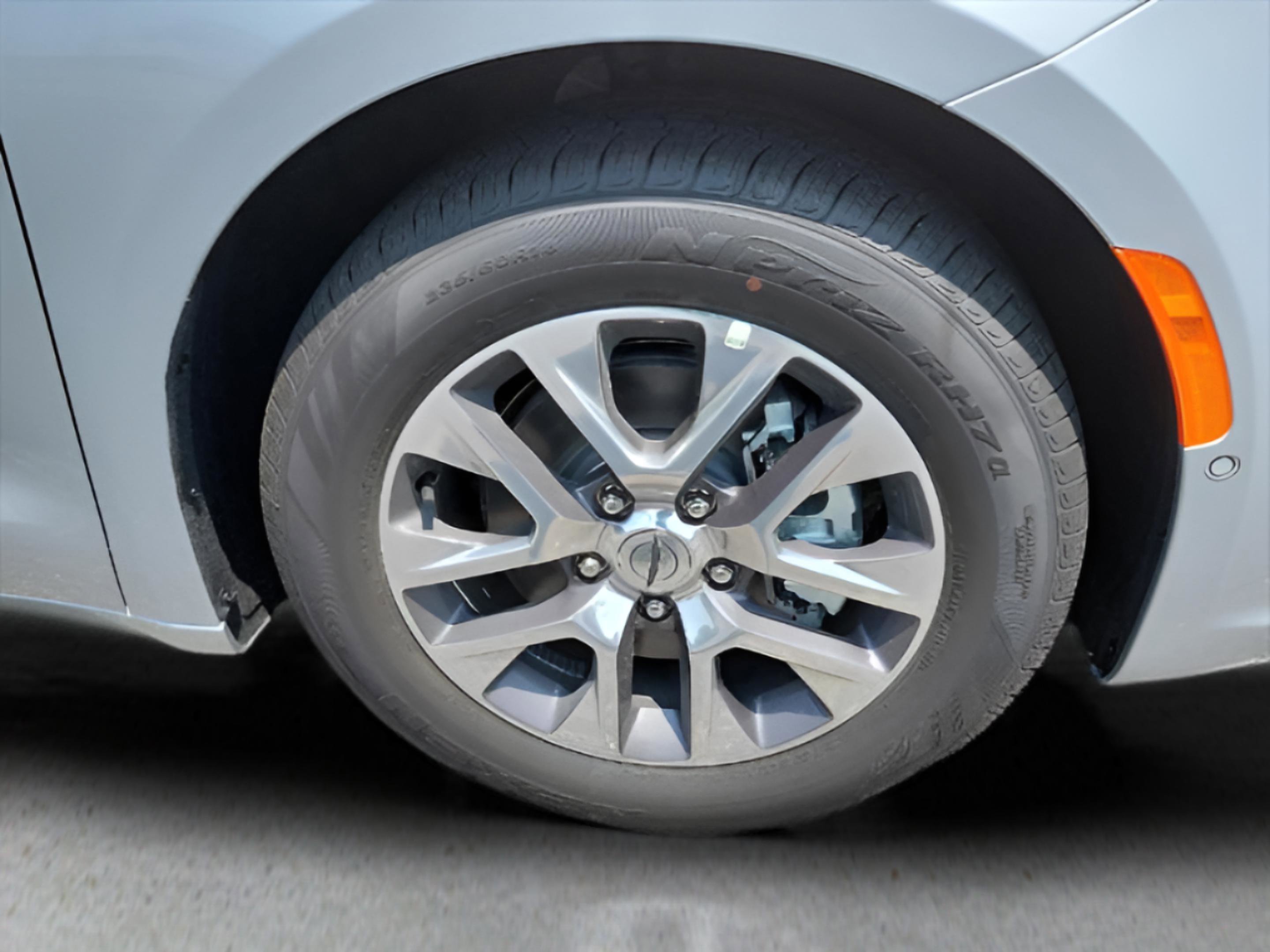 New 2023 Chrysler Pacifica Pinnacle image 23