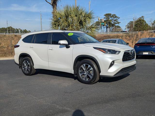 Certified 2024 Toyota Highlander XLE image 2