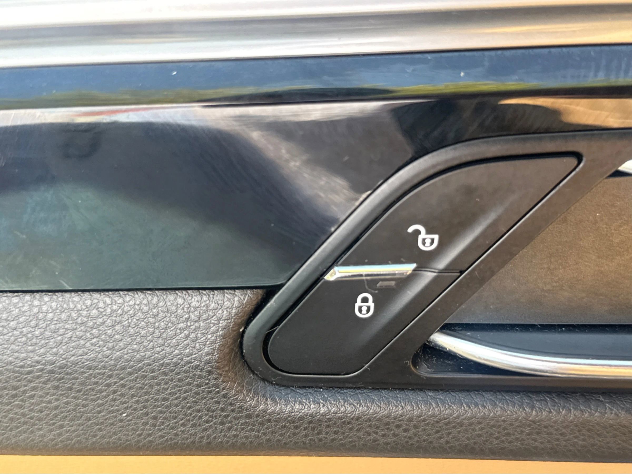 Used 2018 Porsche Macan Sport Edition AWD/4WD image 41