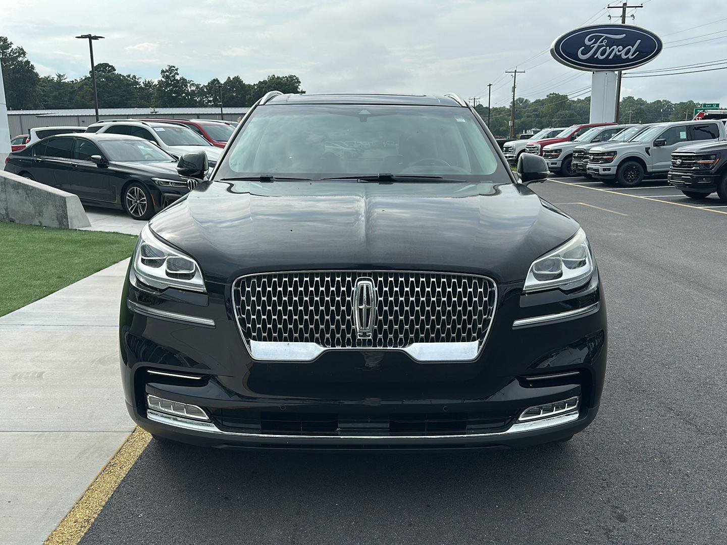 Used 2020 Lincoln Aviator Reserve w/ Equipment Group 202A AWD/4WD video 2