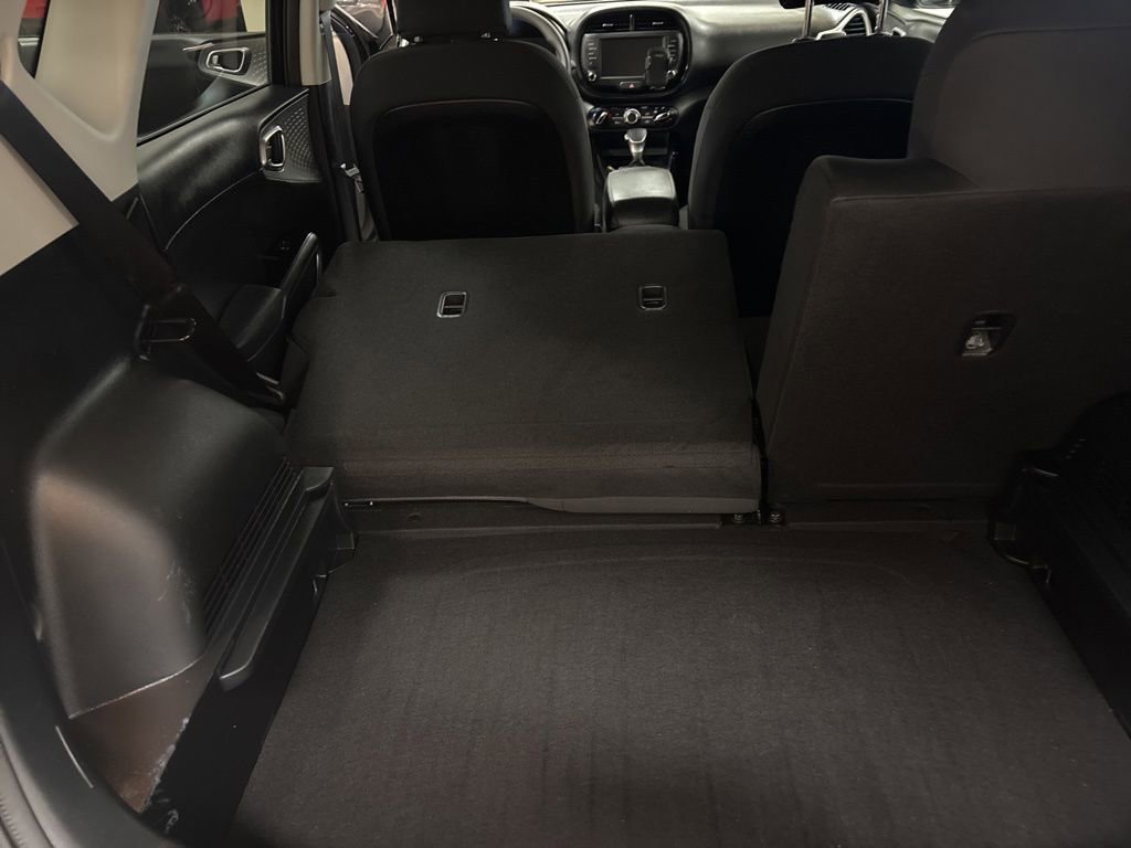 Used 2025 Kia Soul LX FWD image 22