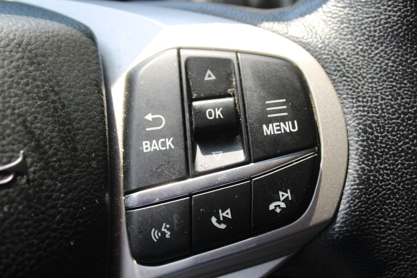 Used 2022 Ford Explorer XLT w/ Equipment Group 202A AWD/4WD image 33