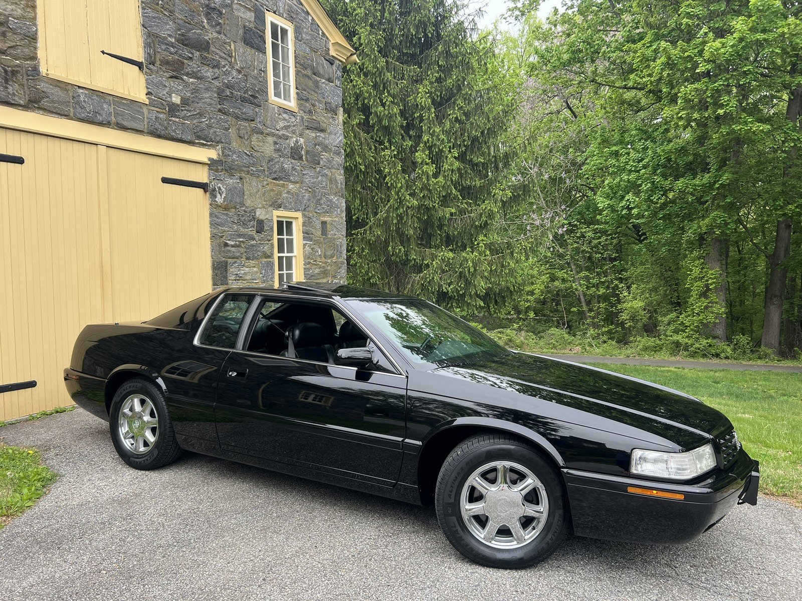 Used 2002 Cadillac Eldorado Touring w/ Preffered Equipment Group FWD image 1