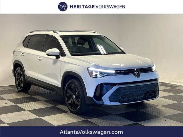 Certified 2025 Volkswagen Taos SE image 1