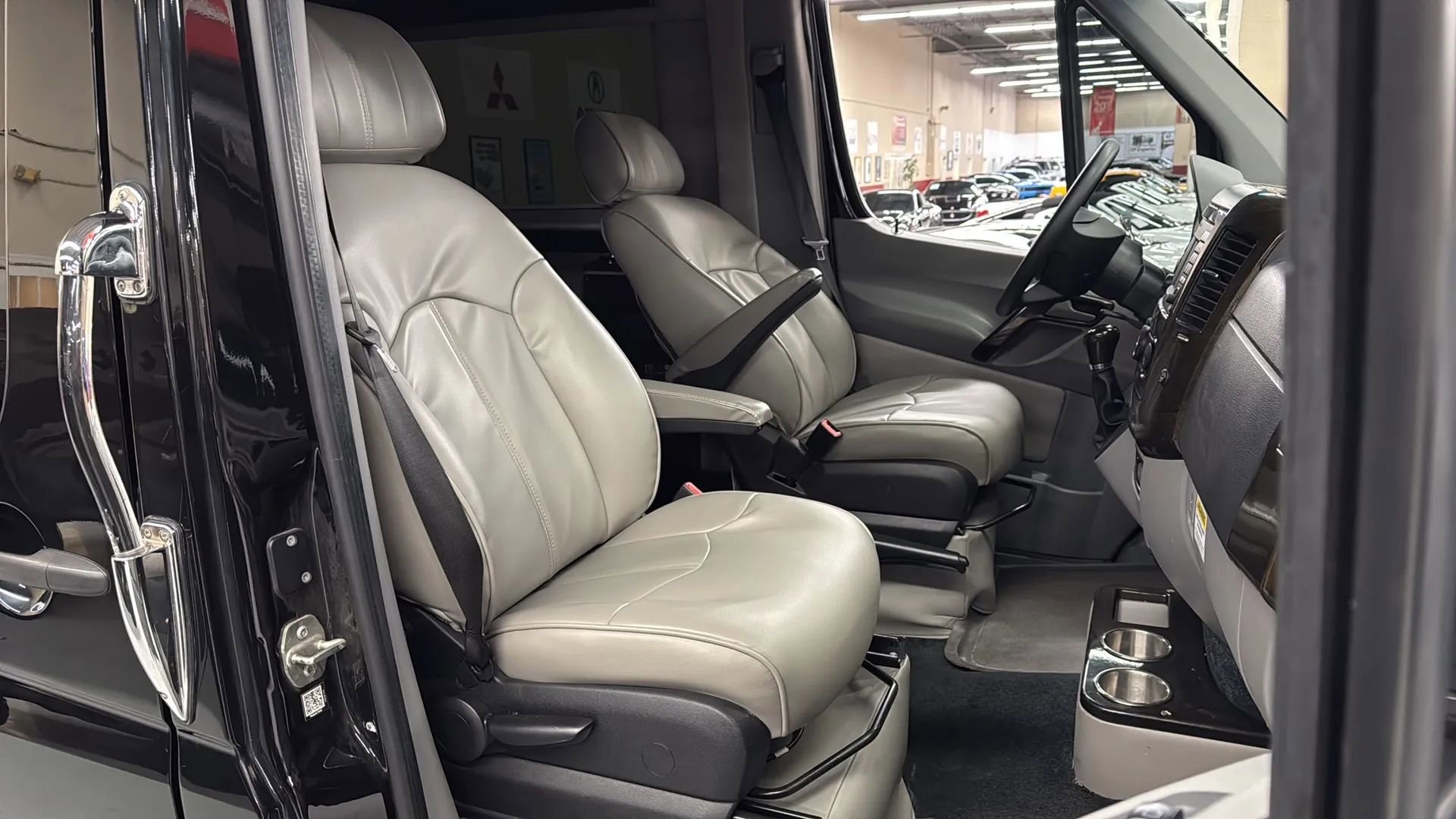 Used 2016 Mercedes-Benz Sprinter 2500 image 29