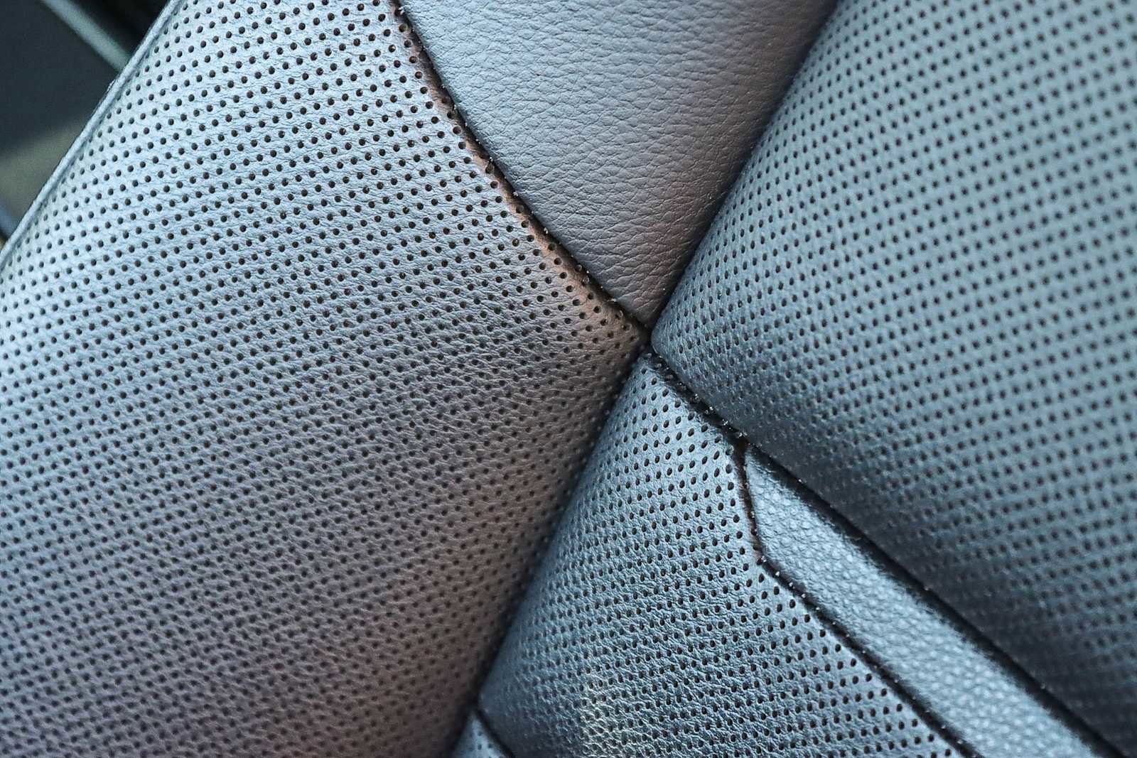 Used 2018 Porsche Panamera 4 image 26