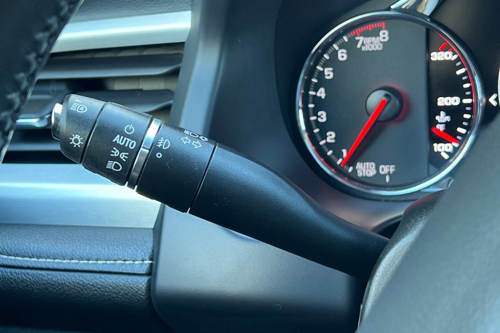 Used 2021 GMC Acadia SLT w/ Technology Package AWD/4WD image 38