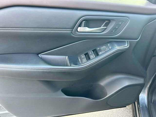 Used 2023 Nissan Rogue SL image 25