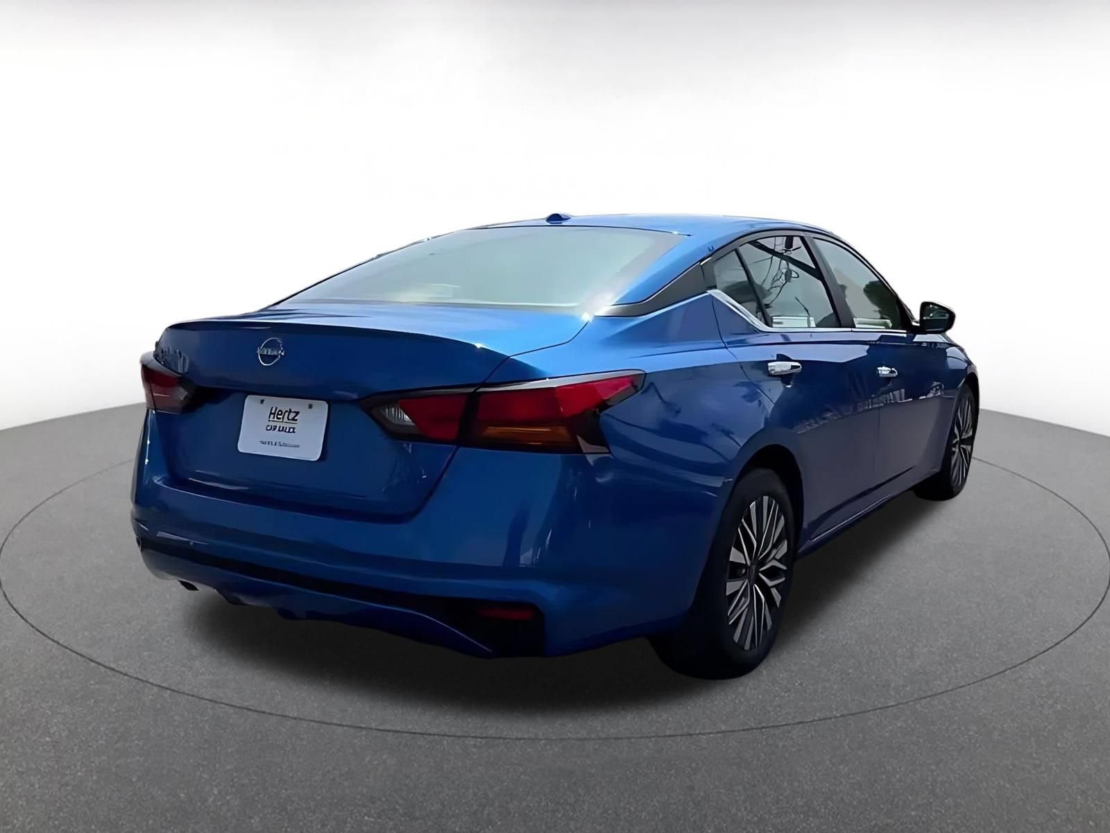 Used 2025 Nissan Altima 2.5 SV FWD image 14