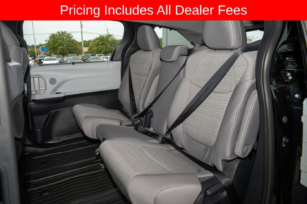 New 2026 Toyota Sienna LE FWD image 10