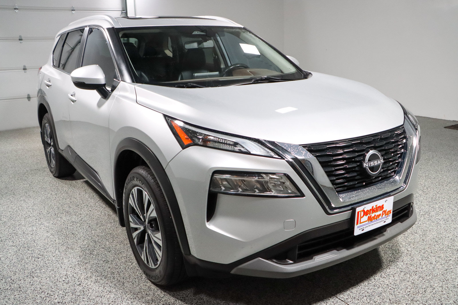 Used 2022 Nissan Rogue SV w/ SV Premium Package FWD image 5