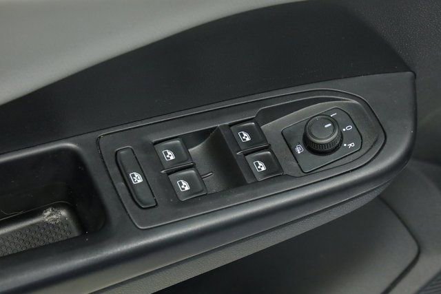 Certified 2022 Volkswagen Taos SE w/ Panoramic Sunroof Package image 33