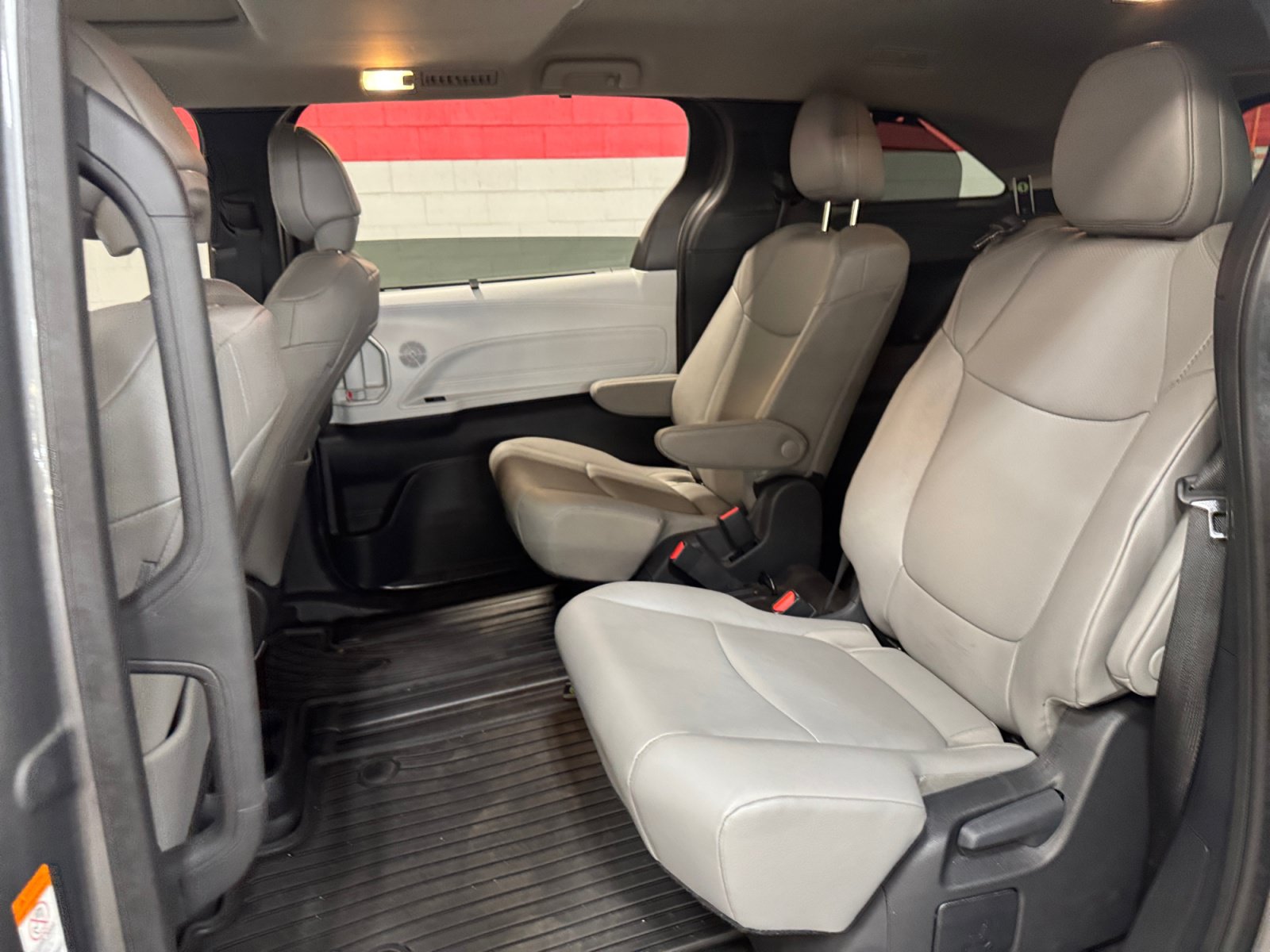 Certified 2026 Toyota Sienna XLE FWD image 16