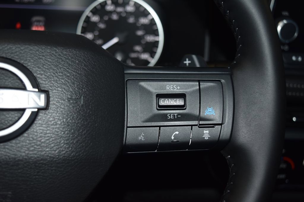 Used 2025 Nissan Rogue SV image 9