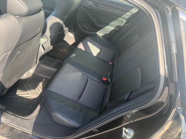 Used 2018 Honda Accord Sport image 11